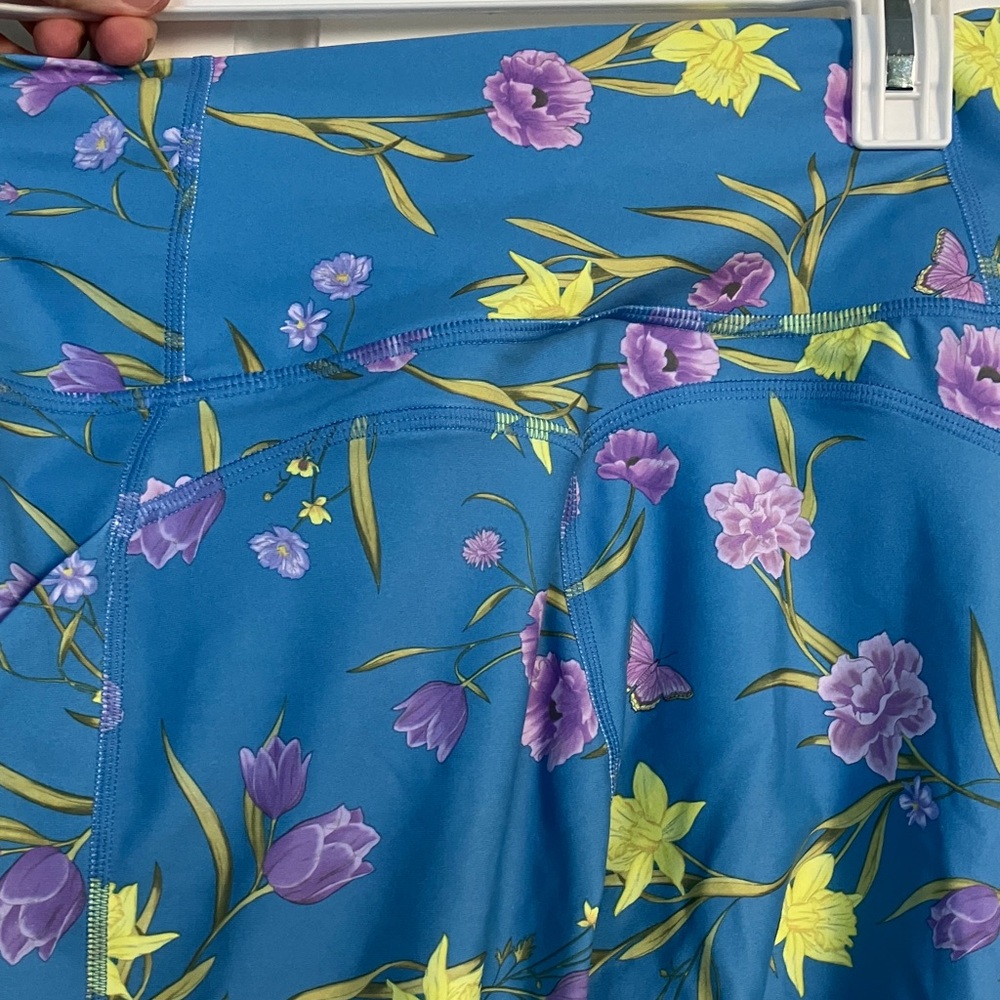 Fabletics Oasis PureLuxe Blue Floral Leggings - Picture 7 of 8